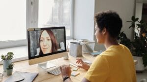 Mengupas 8 Peralatan Teknologi Komunikasi yang Tetap Relevan