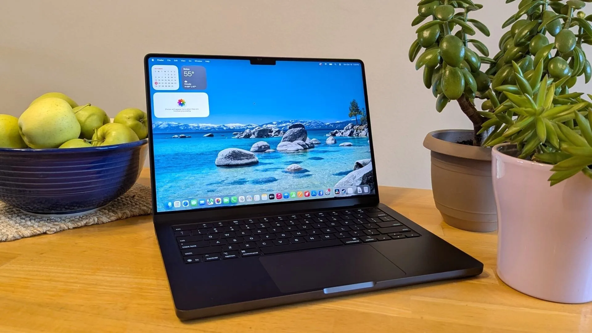 MacBook Pro M5 14 Inch Resmi Masuk Indonesia, Cek Spesifikasi dan Harganya