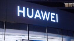 Pendapatan Huawei 2025 Naik Tipis 2,2 Persen, Pemulihan Berlanjut di Tengah Tekanan Sanksi AS 6 Pendapatan Huawei 2025 tercatat naik tipis sebesar 2,2 persen menjadi sekitar 881 miliar yuan atau setara 128 miliar dolar AS, menurut pernyataan resmi pimpinan perusahaan pada Selasa waktu setempat.