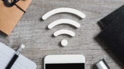 Internet kabel terbaik di Indonesia 2026 menjadi topik penting bagi masyarakat yang semakin bergantung pada koneksi internet untuk berbagai aktivitas