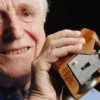 Douglas Engelbart dan Revolusi Digital: Dari Penemu Mouse hingga Fondasi Awal Internet