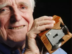 Douglas Engelbart dan Revolusi Digital: Dari Penemu Mouse hingga Fondasi Awal Internet