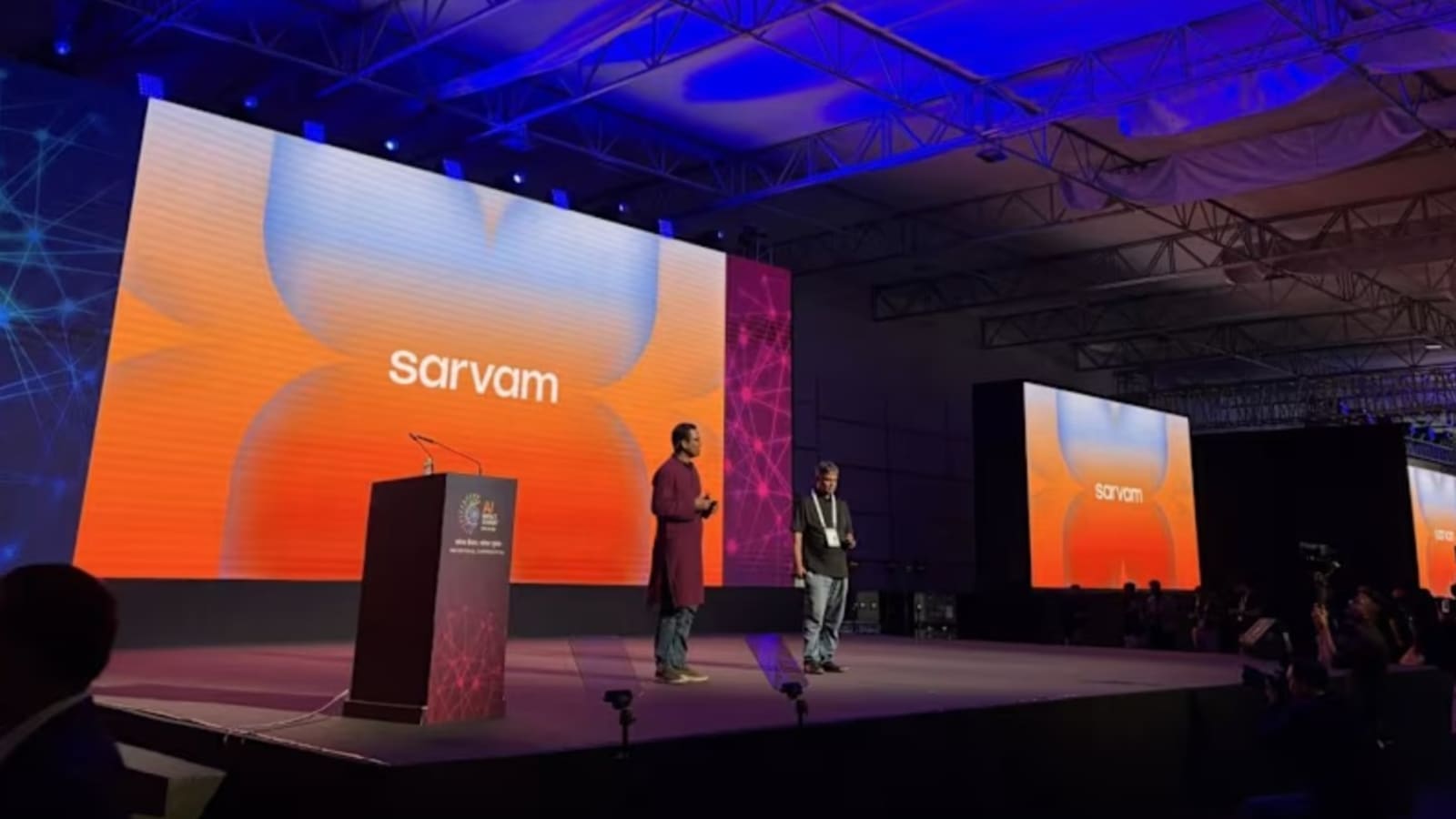 Uji Kekuatan AI India: Model Sarvam Diuji Lawan DeepSeek, OpenAI, dan Google 1 AI India kembali menjadi perhatian dalam industri kecerdasan buatan global setelah model large language model (LLM) yang dikembangkan perusahaan rintisan Sarvam AI diuji terhadap sejumlah model terkemuka dunia.