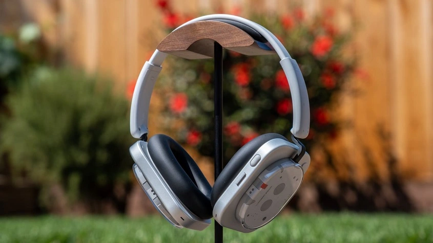 Nothing Headphone (a) menjadi sorotan di pasar perangkat audio setelah perusahaan teknologi Nothing memperkenalkan model terbaru tersebut sebagai headphone dengan harga lebih terjangkau