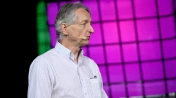 Geoffrey Hinton Peringatkan AI Tanpa Regulasi: Ancaman Nyata bagi Demokrasi Global