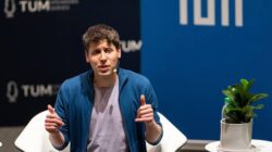 Sam Altman janji OpenAI tidak ingin gantikan manusia di tengah PHK massal akibat AI.
