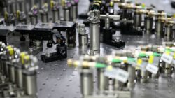 Jiuzhang 4.0 vs El Capitan: Kalkulasi 25 Mikrodetik vs 10 Pangkat 42 Tahun 4 China luncurkan Jiuzhang 4.0, komputer kuantum tercepat dunia yang selesaikan kalkulasi kompleks dalam 25 mikrodetik.