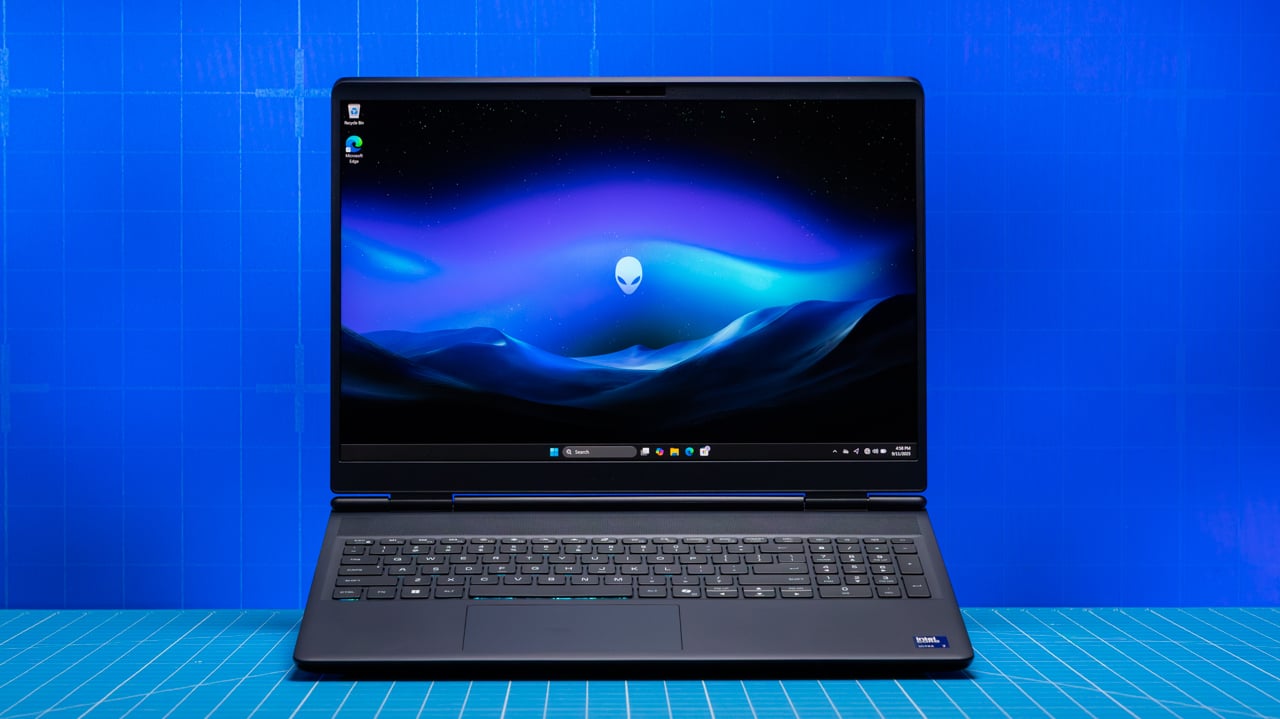 Dell rilis Alienware 15 mulai $1.299 dengan GPU hingga RTX 5060.
