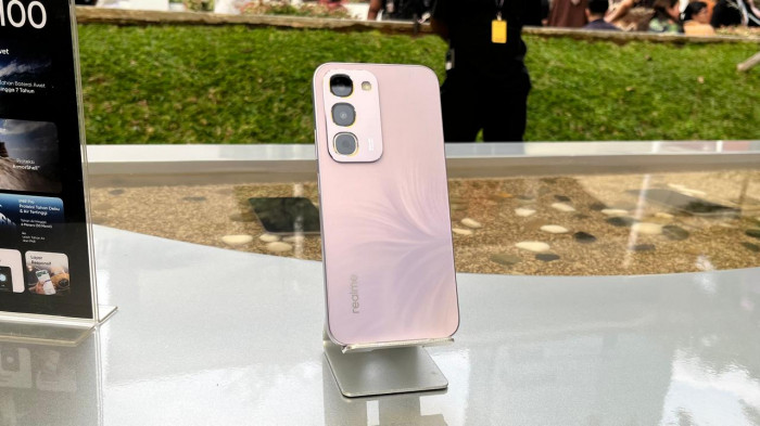 realme C100i resmi di Indonesia dengan baterai 7000 mAh, layar 6,8 inci 120Hz, dan Unisoc T7250.