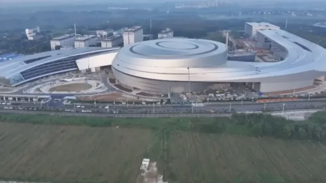 Tokamak BEST di Hefei rampung akhir 2027. China bidik demonstrasi listrik fusi nuklir sekitar 2030, tapi bukan pembangkit komersial.