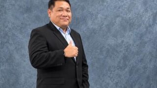 Widi Aribowo, dosen Teknik Listrik Unesa, merancang lampu jalan pintar berbasis AI dan IoT. Ia juga masuk daftar 2% ilmuwan dunia Elsevier dan Stanford.
