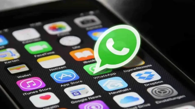 Telkomsel mengingatkan ancaman pembajakan. WhatsApp disadap bisa dikenali dari OTP tanpa sebab, logout sendiri, aktivitas janggal, dan perangkat asing.